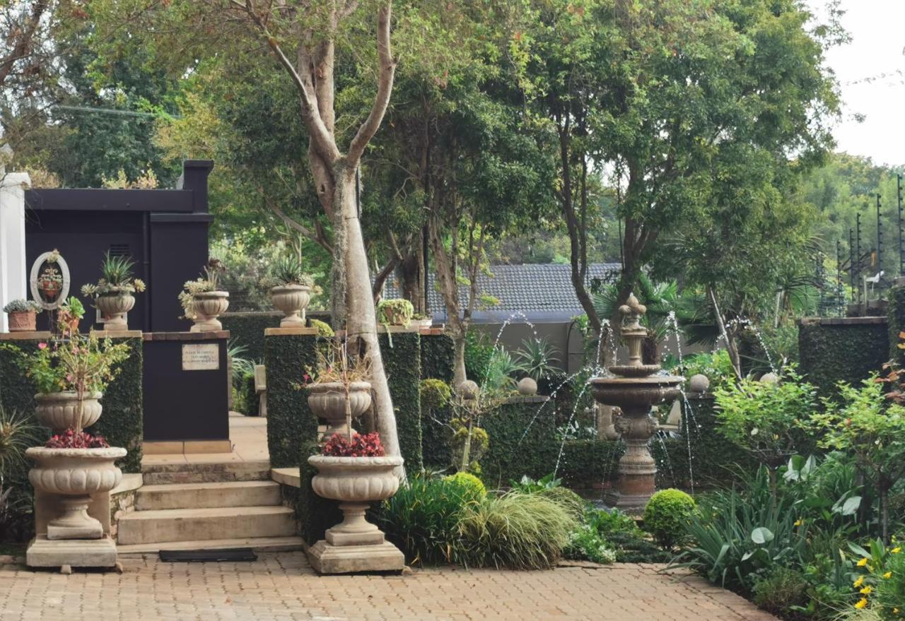 At 98 On Lynburn Guest House Pretoria-Noord Exterior foto