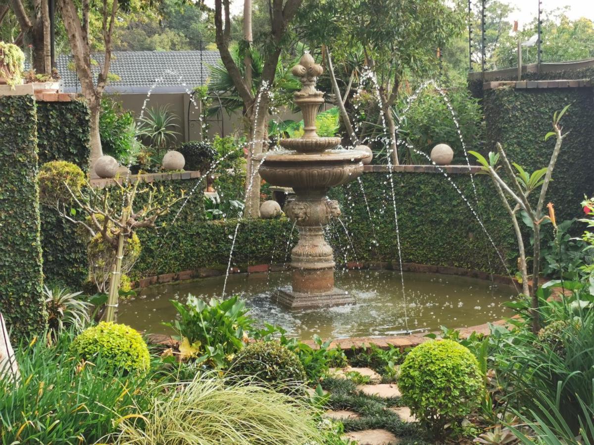 At 98 On Lynburn Guest House Pretoria-Noord Exterior foto