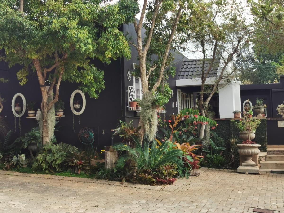 At 98 On Lynburn Guest House Pretoria-Noord Exterior foto