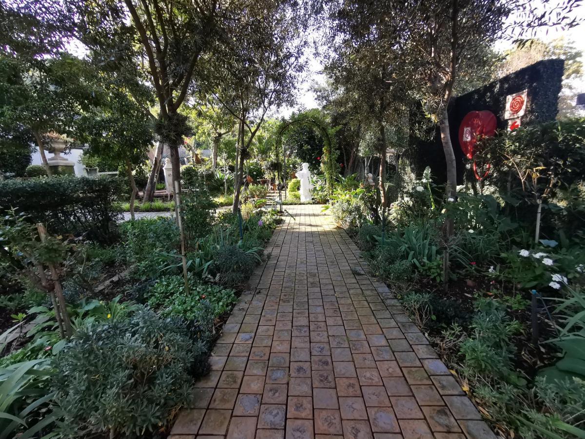 At 98 On Lynburn Guest House Pretoria-Noord Exterior foto