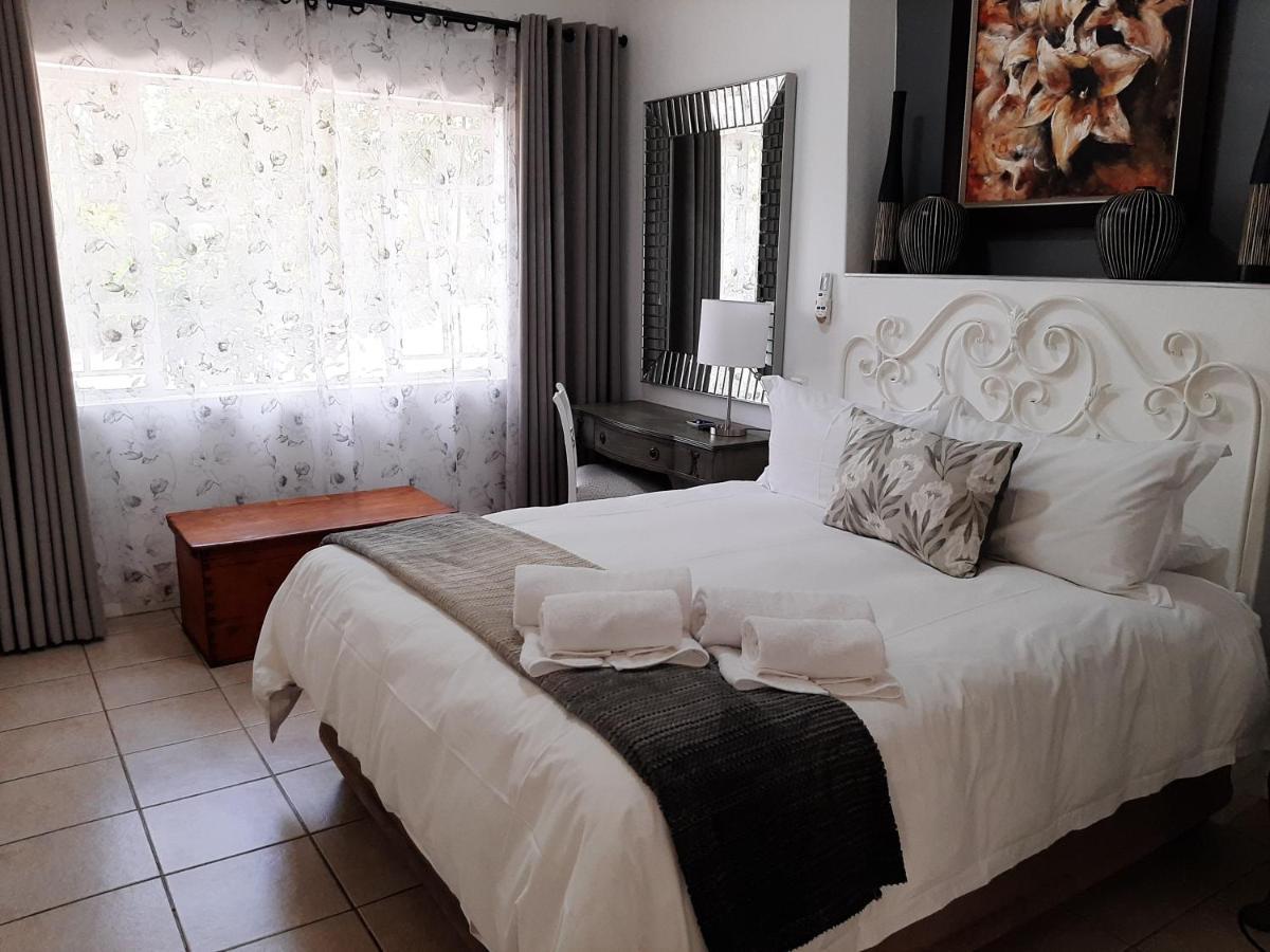 At 98 On Lynburn Guest House Pretoria-Noord Exterior foto
