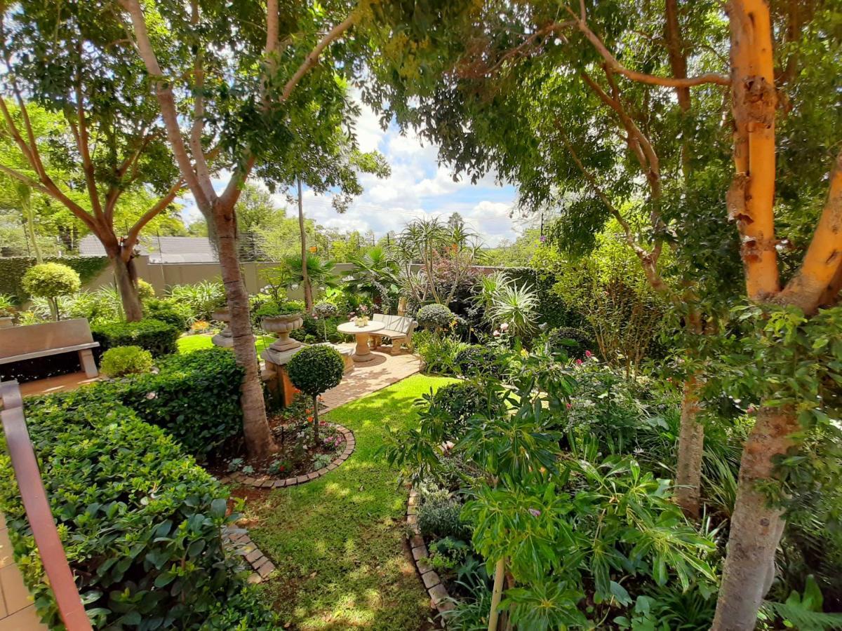 At 98 On Lynburn Guest House Pretoria-Noord Exterior foto