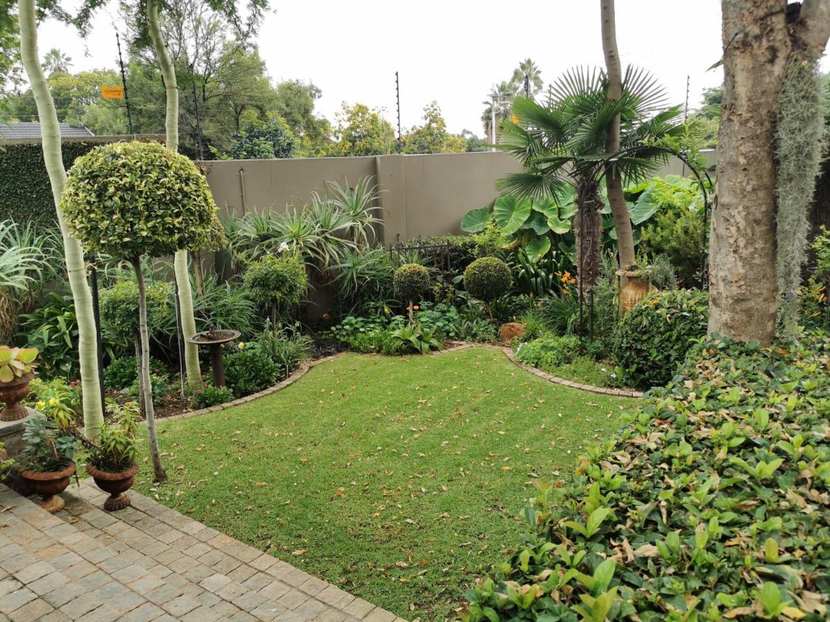 At 98 On Lynburn Guest House Pretoria-Noord Exterior foto