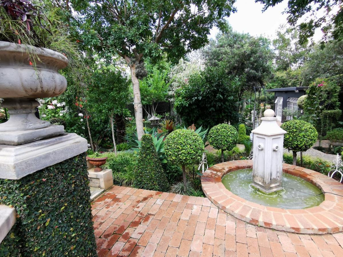 At 98 On Lynburn Guest House Pretoria-Noord Exterior foto
