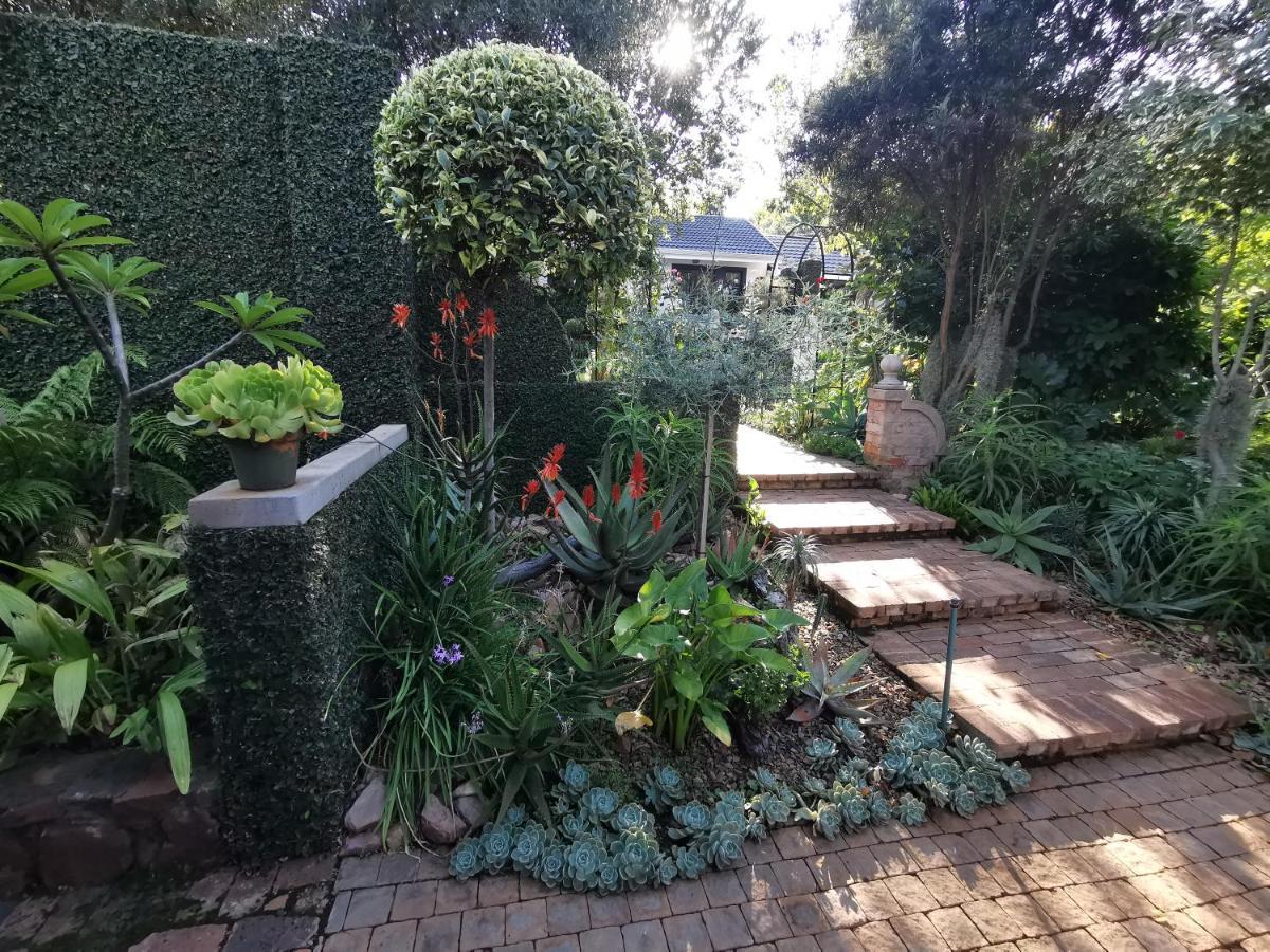 At 98 On Lynburn Guest House Pretoria-Noord Exterior foto