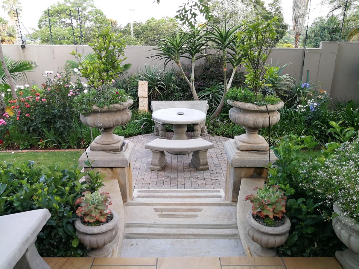 At 98 On Lynburn Guest House Pretoria-Noord Exterior foto
